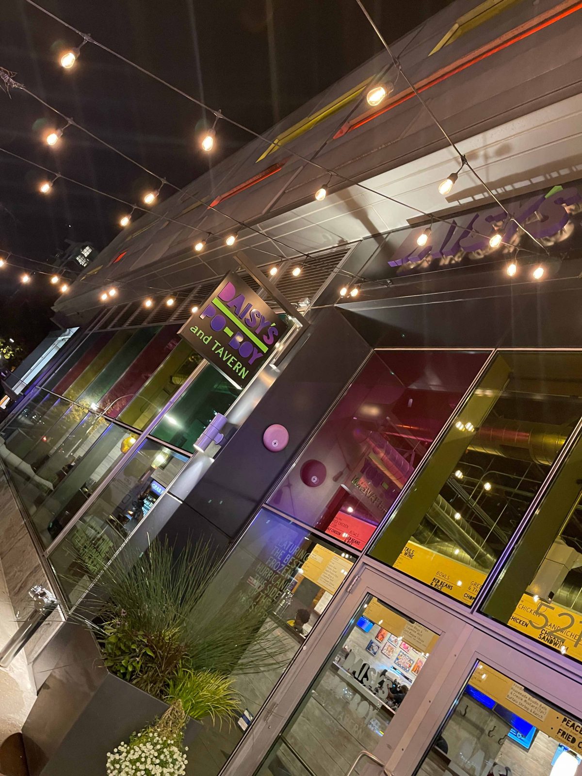 Daisy's PoBoy and Tavern Plus Size in Chicago